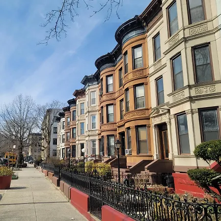 Stay In Historic Brooklyn Townhouse